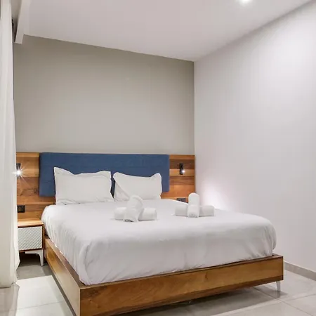 The Swieqi Poolside *