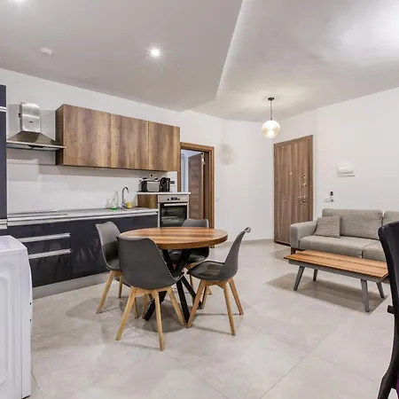 The Swieqi Poolside * Is-Swieqi