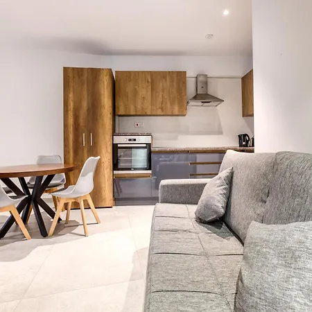 The Swieqi Poolside *