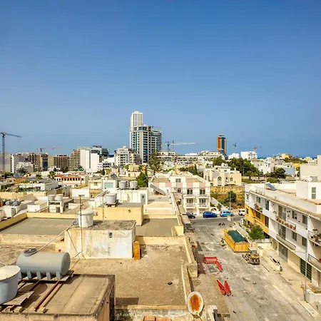 The Swieqi Poolside Daire *
