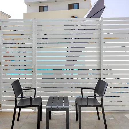 The Swieqi Poolside Daire