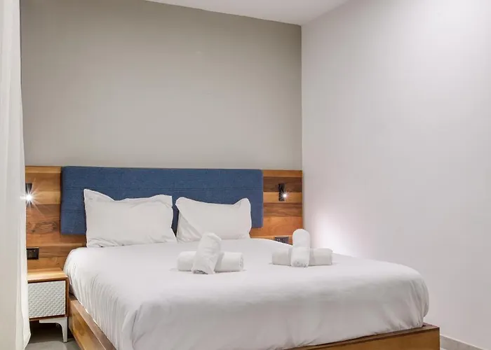 The Swieqi Poolside *