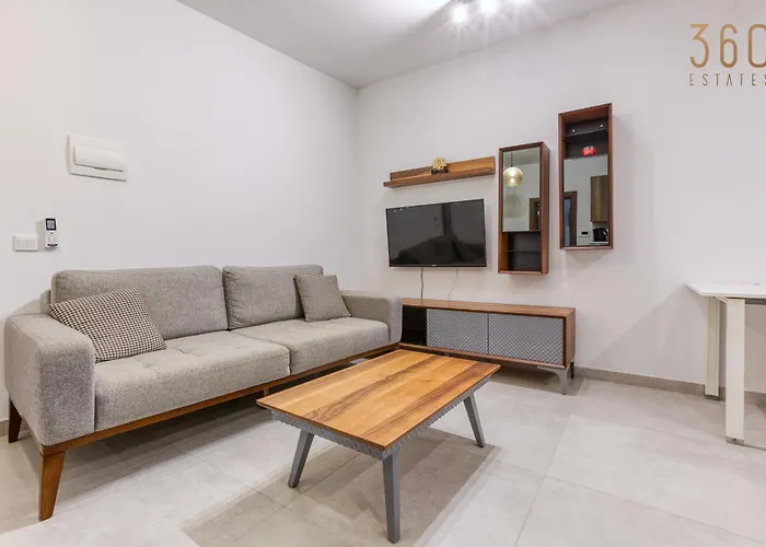 The Swieqi Poolside * Is-Swieqi