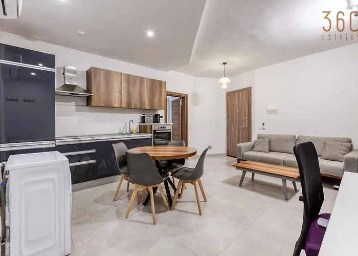 The Swieqi Poolside * Is-Swieqi