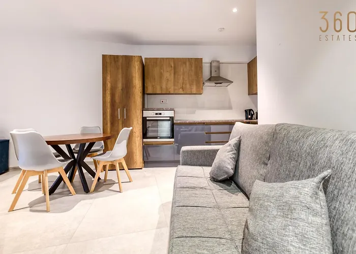 The Swieqi Poolside *