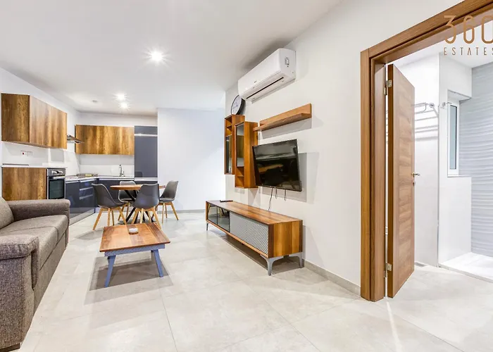 The Swieqi Poolside * Is-Swieqi