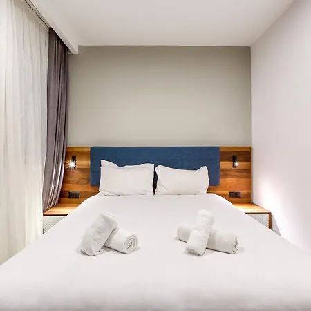 The Swieqi Poolside Apartman *