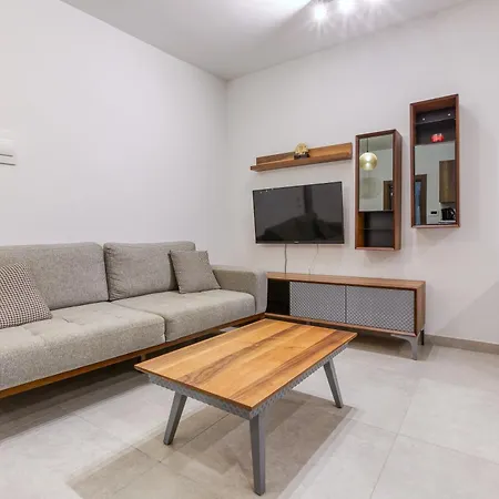 The Swieqi Poolside * Is-Swieqi