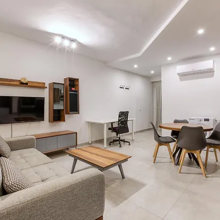 Apartman The Swieqi Poolside