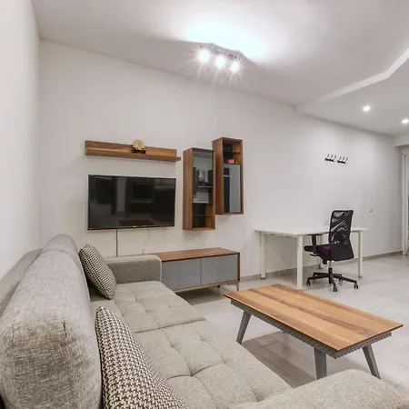 The Swieqi Poolside Apartman *