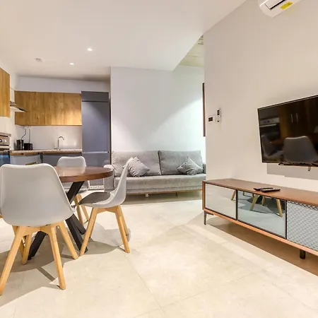 The Swieqi Poolside *