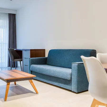 The Swieqi Poolside * Is-Swieqi