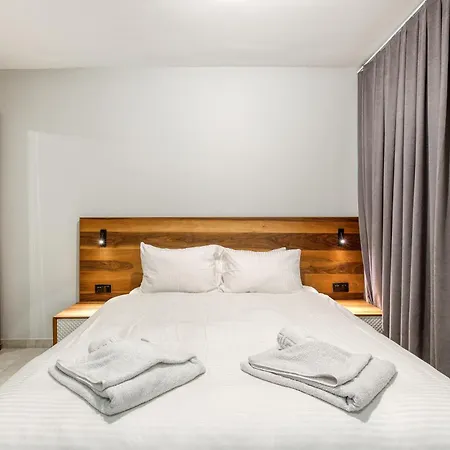 The Swieqi Poolside Apartamento