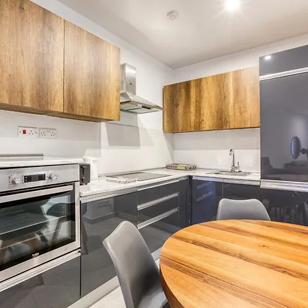 Apartman The Swieqi Poolside