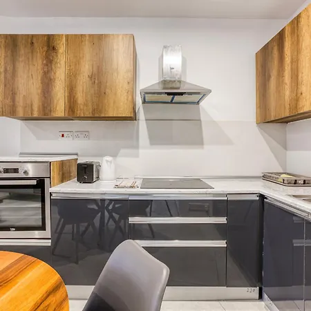 The Swieqi Poolside Apartman