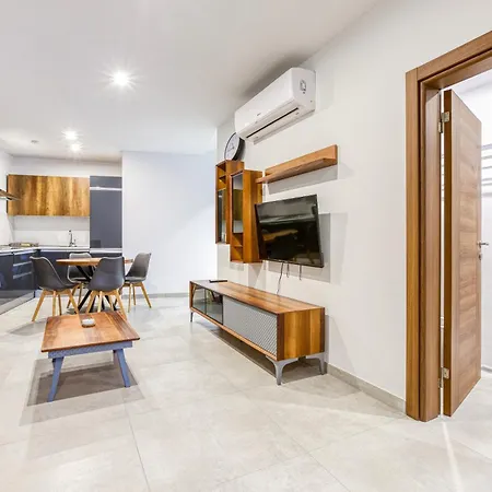 The Swieqi Poolside * Is-Swieqi