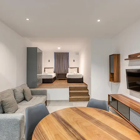 The Swieqi Poolside Apartman Is-Swieqi