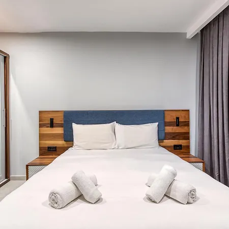 The Swieqi Poolside * Is-Swieqi