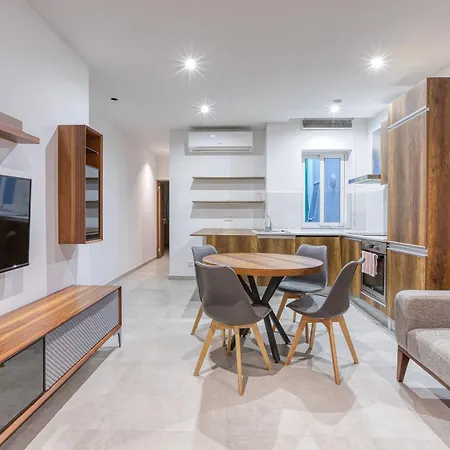 The Swieqi Poolside * Is-Swieqi