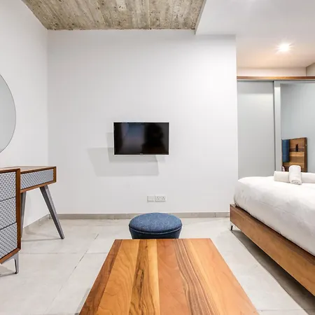 The Swieqi Poolside Apartman