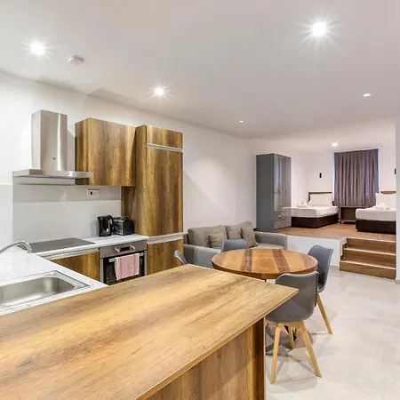 Apartman The Swieqi Poolside *