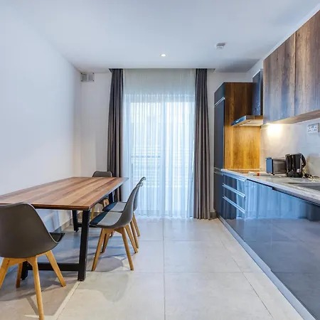 The Swieqi Poolside Apartman *