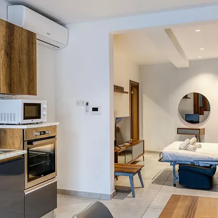 The Swieqi Poolside Apartman