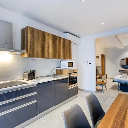 Apartman The Swieqi Poolside *