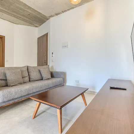 The Swieqi Poolside Apartamento