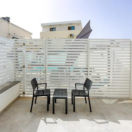 The Swieqi Poolside * Is-Swieqi