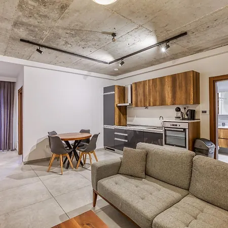 The Swieqi Poolside Apartamento